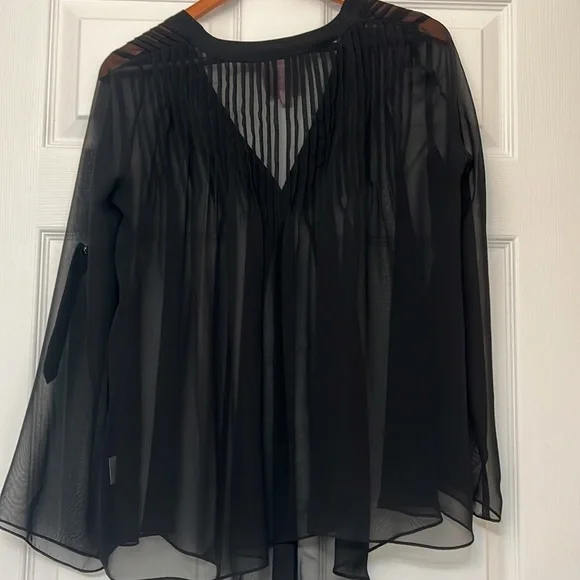 NWOT Romeo & Juliet Couture sheer blouse - Picture 12 of 12